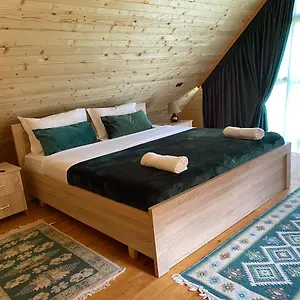  Pensión Demushi Albania