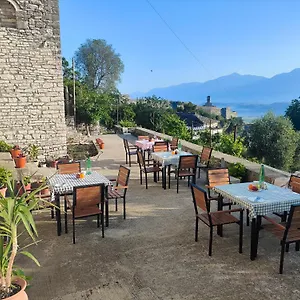  Couette-café Guri Albanie